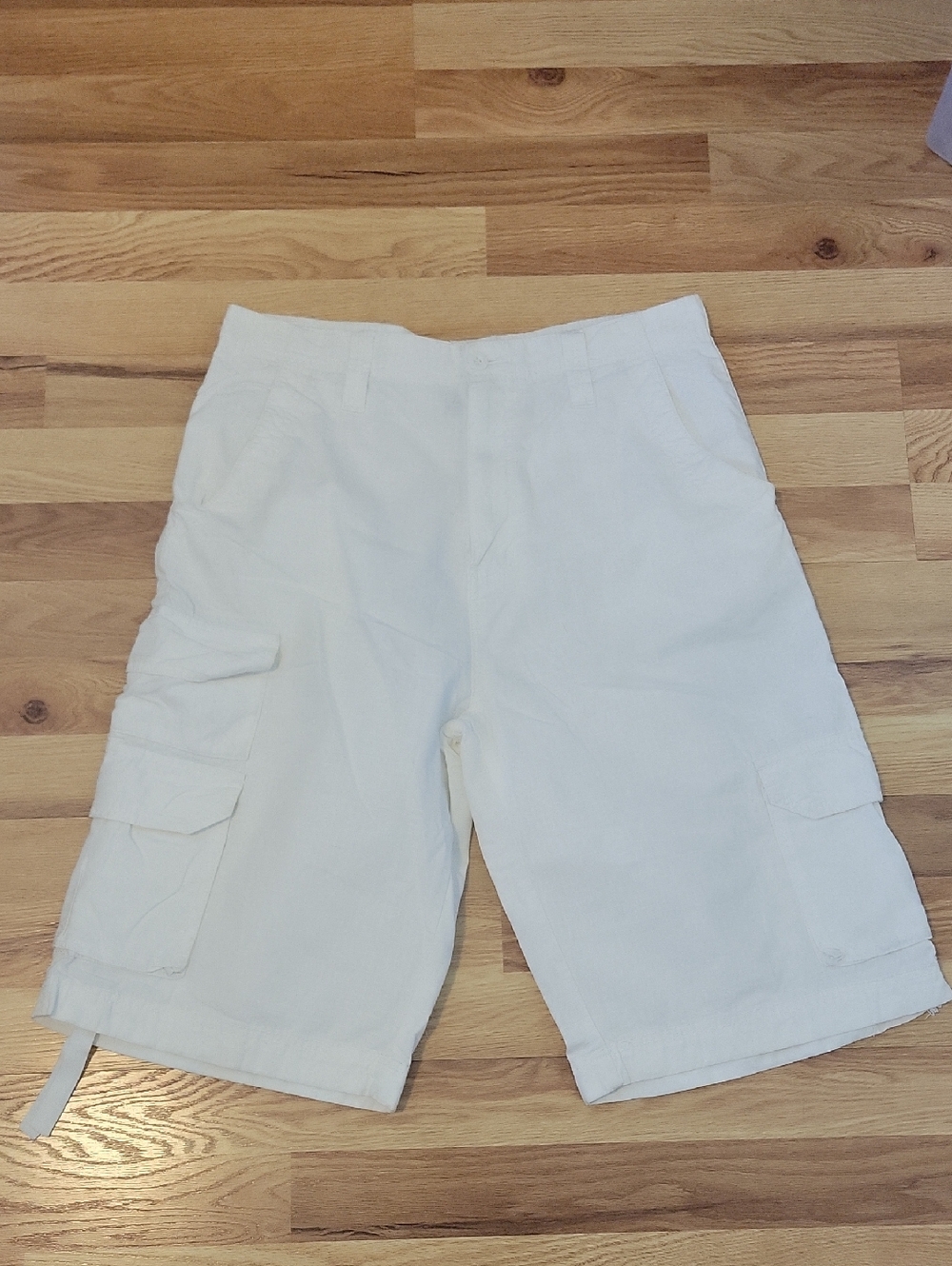 Airwalk Off-White Cargo Shorts with Flap Pockets